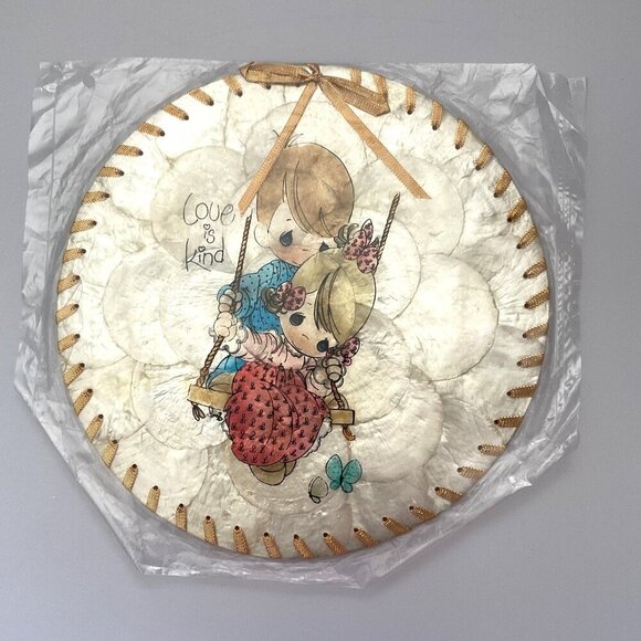 NEW PRECIOUS MOMENTS VINTAGE  “LOVE IS KIND” CAPRIZ SHELL CORK HANGING WALL - Picture 2 of 4